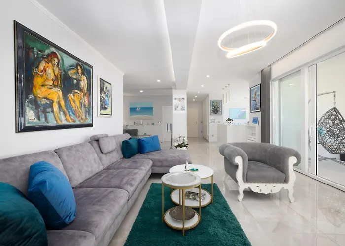 New -150M2 Penthouse With Shared Pool - Villa Smaragd